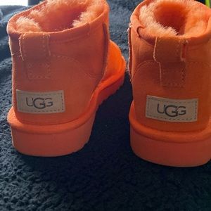 Size 7, orange UGG